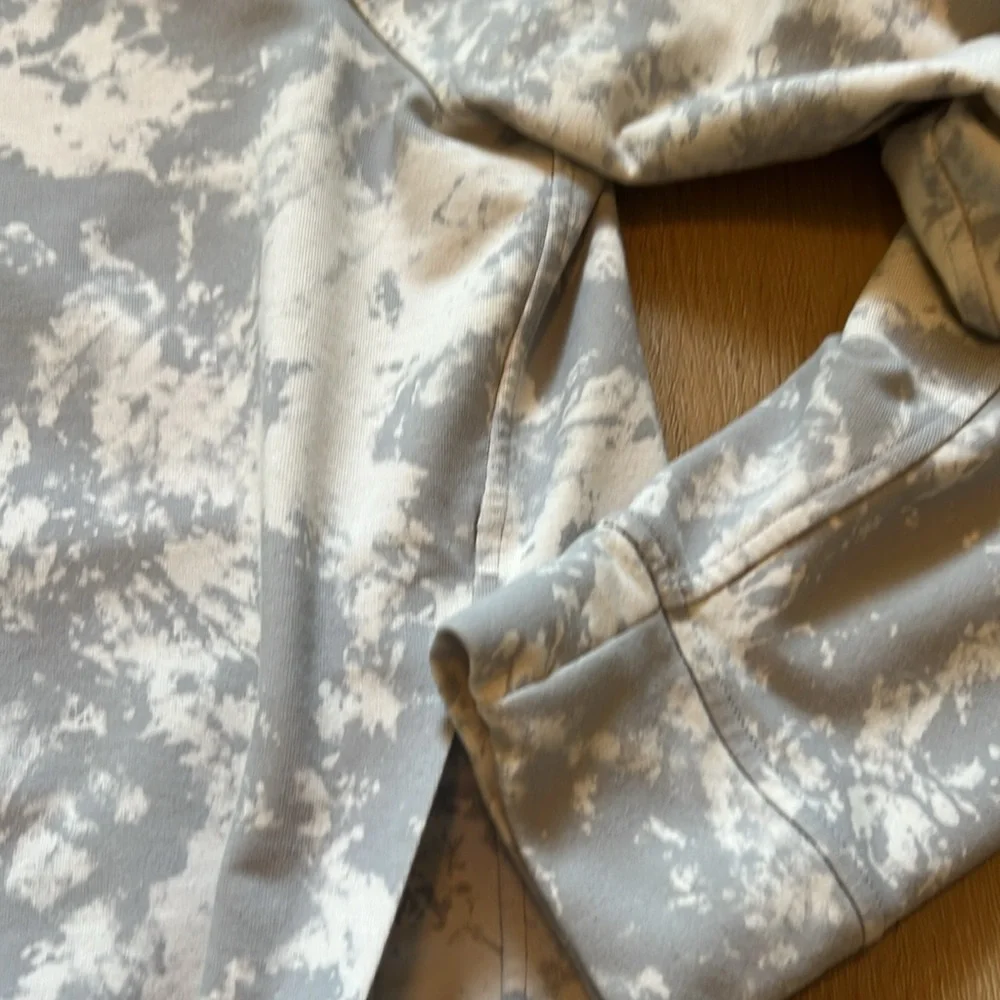 Men's Lululemon Gray and Cream Tie-Dye Hoodie Size Medium